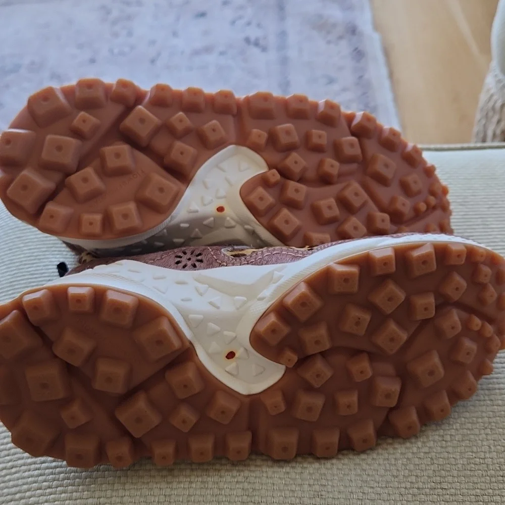 NEW Sneakers Flower Mountain Size 7.5 - Picture 11 of 12